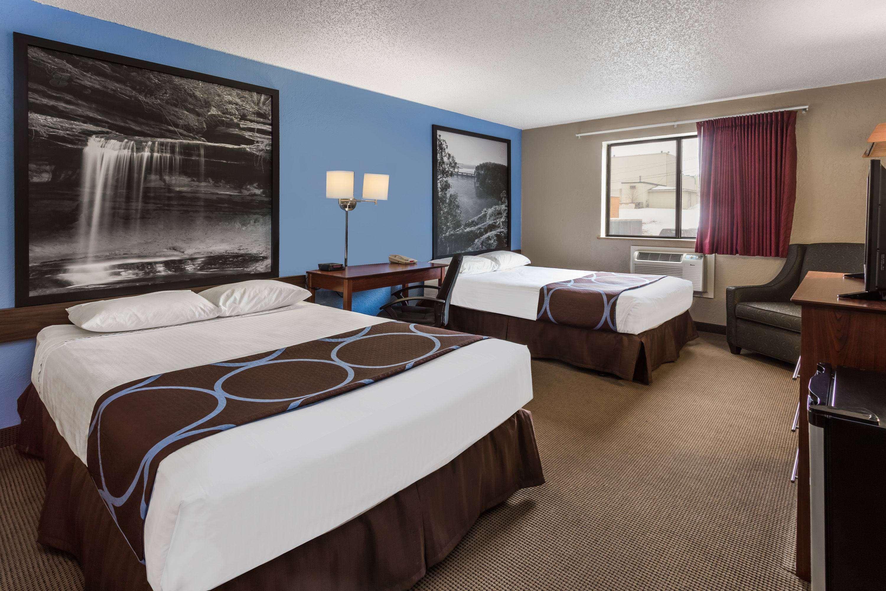 Motel Super 8 By Wyndham Dubuque Extérieur photo