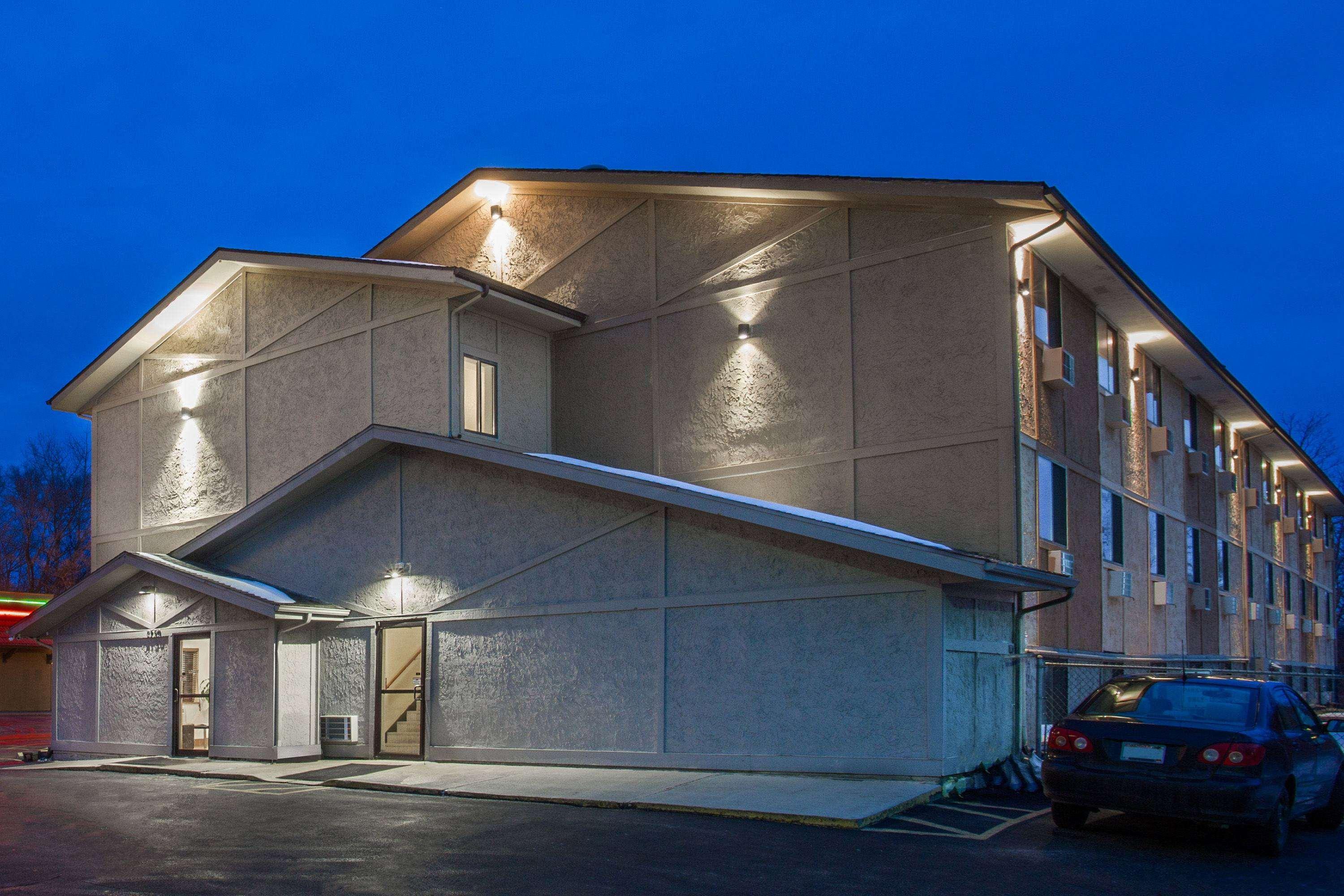 Motel Super 8 By Wyndham Dubuque Extérieur photo