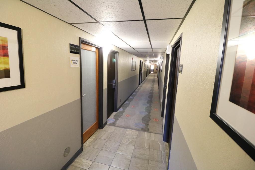 Motel Super 8 By Wyndham Dubuque Extérieur photo