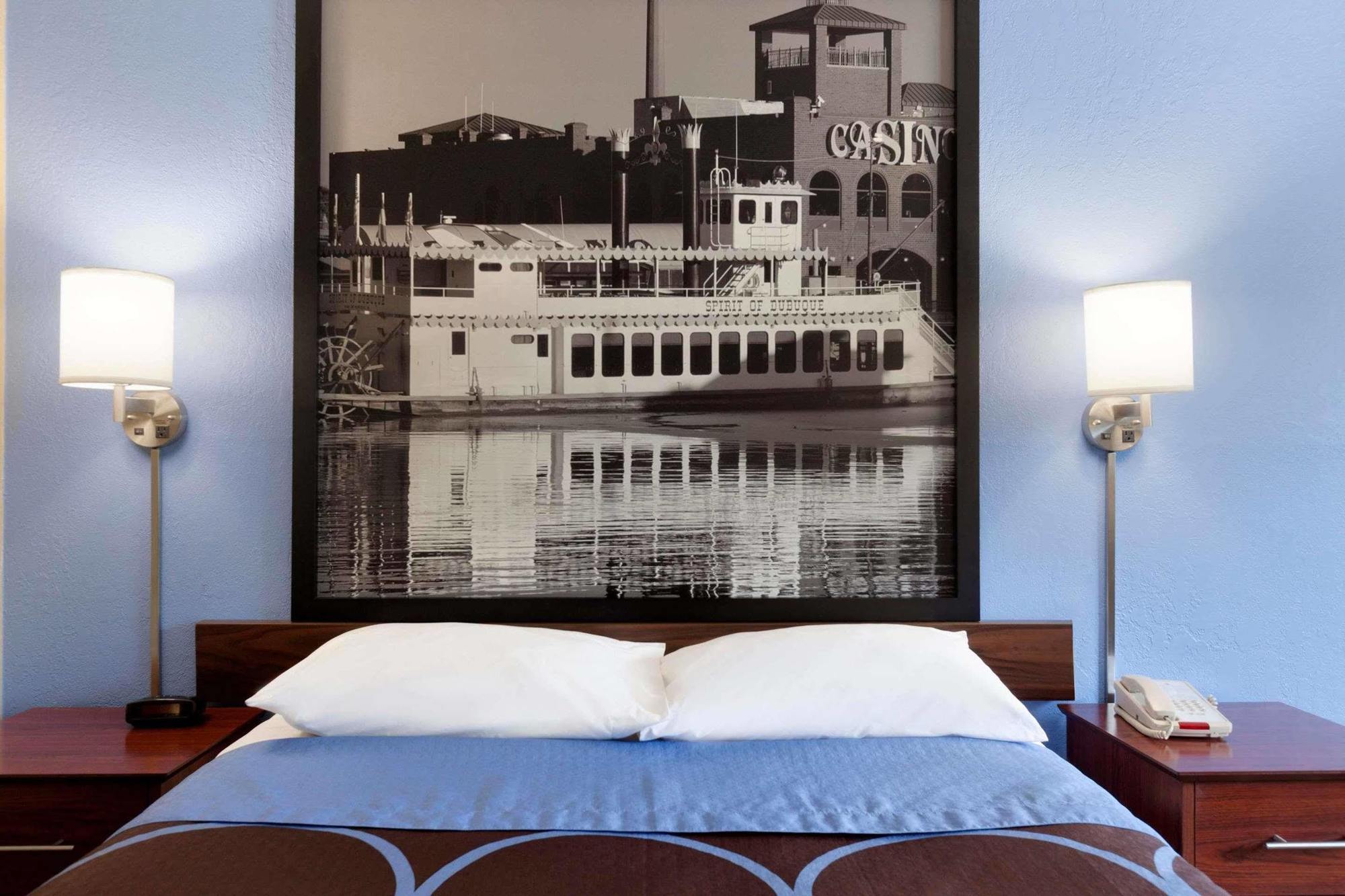 Motel Super 8 By Wyndham Dubuque Extérieur photo