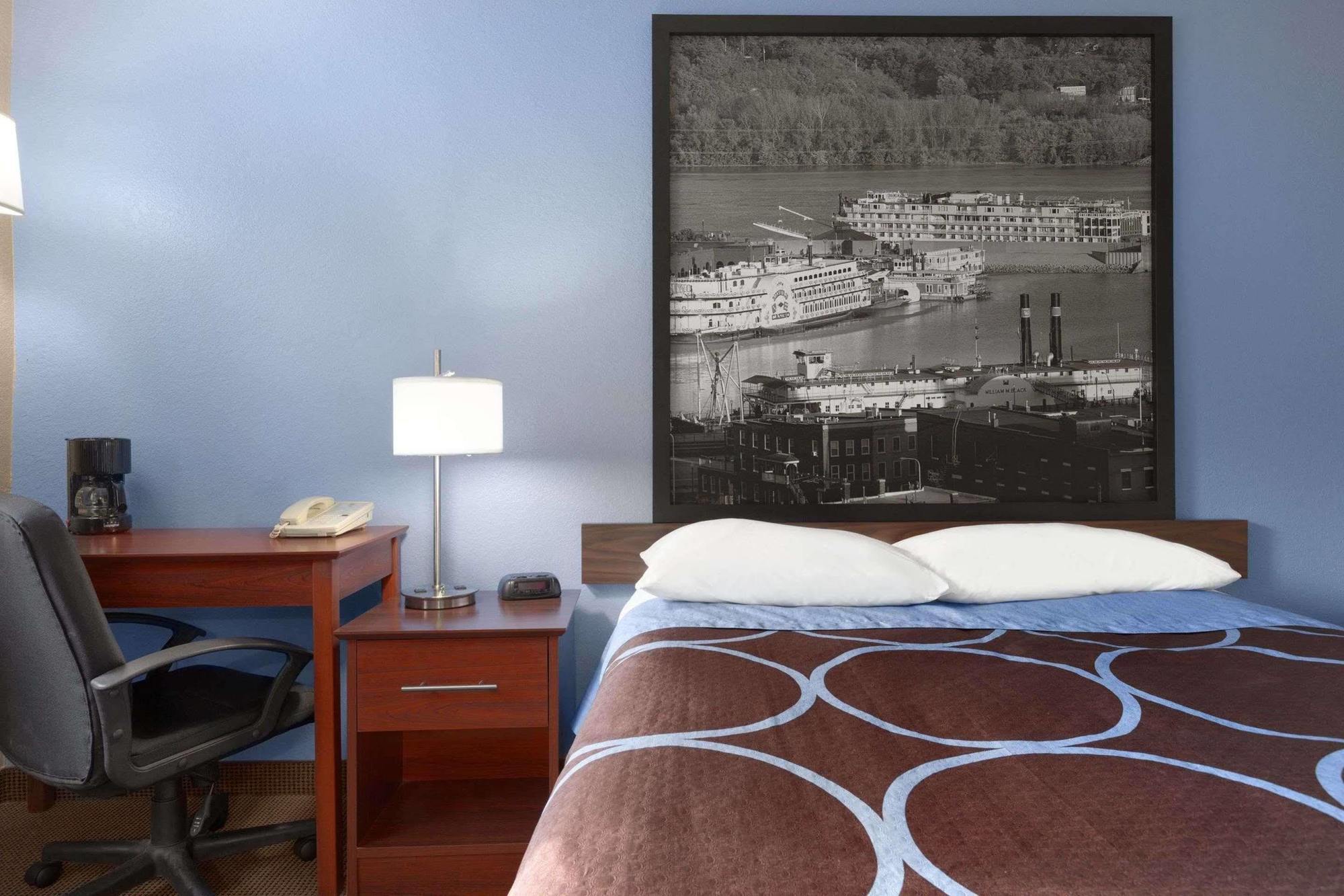 Motel Super 8 By Wyndham Dubuque Extérieur photo