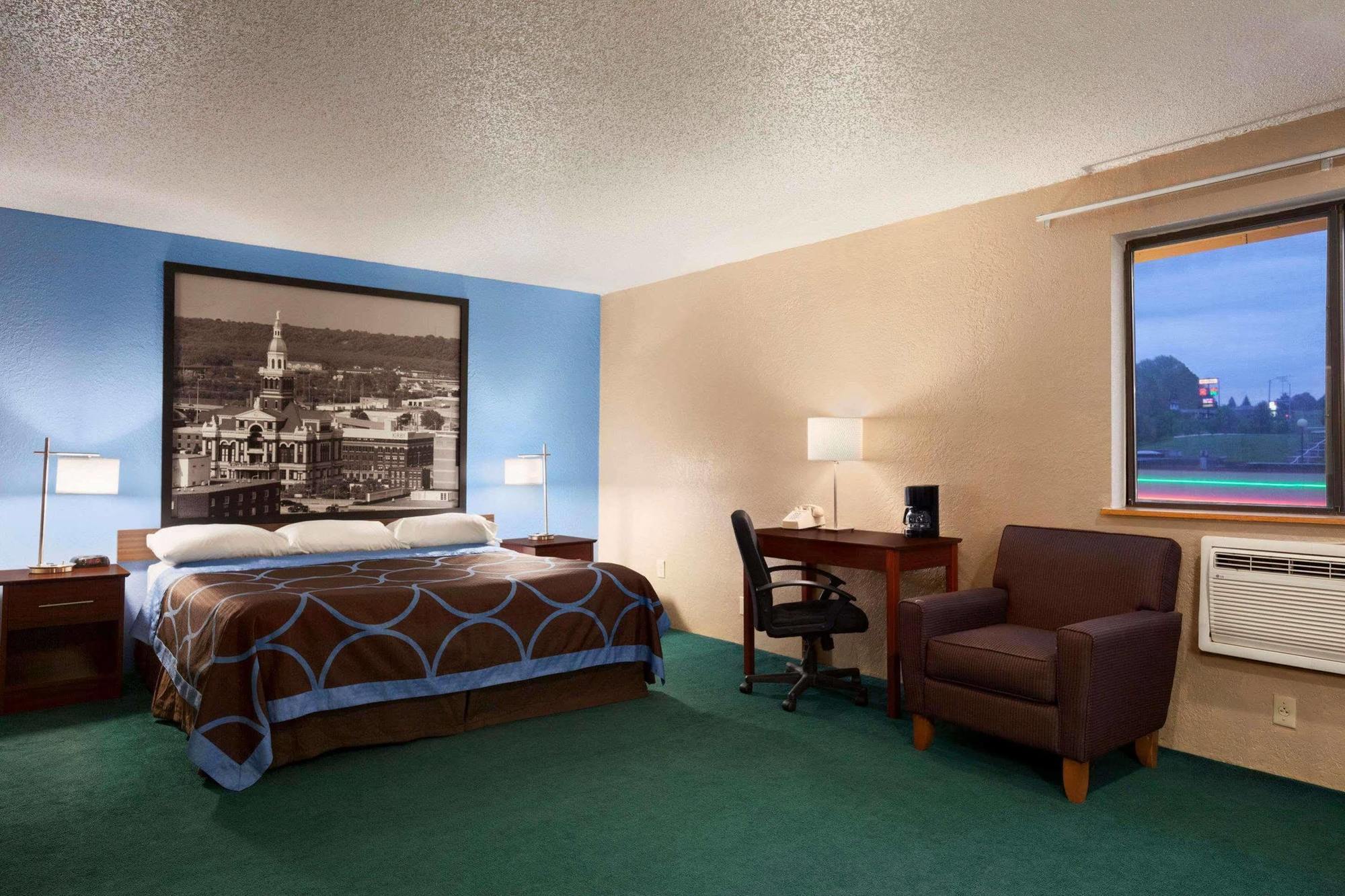 Motel Super 8 By Wyndham Dubuque Extérieur photo