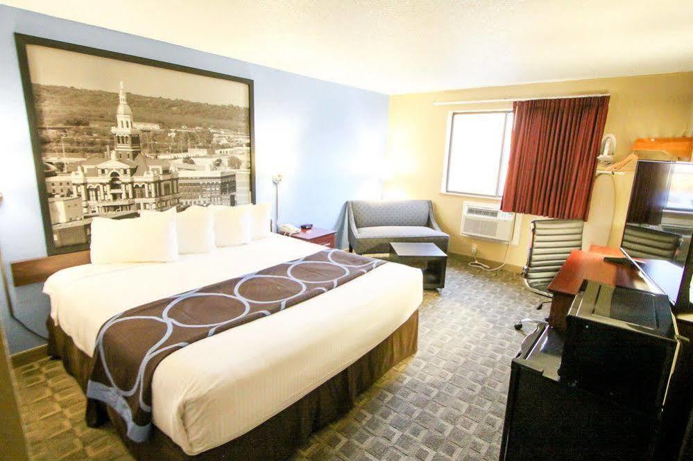 Motel Super 8 By Wyndham Dubuque Extérieur photo