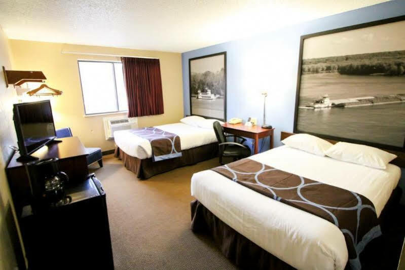 Motel Super 8 By Wyndham Dubuque Extérieur photo